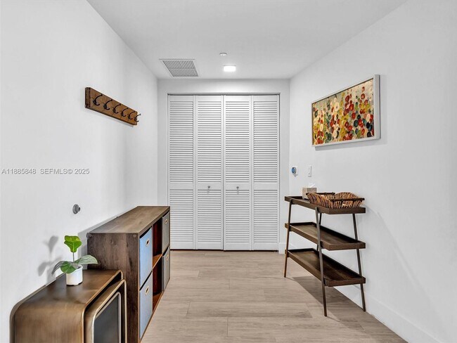 Building Photo - 121 NE 34th St