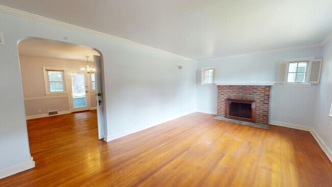 Building Photo - Spacious Three Bedroom Silver Spring House...