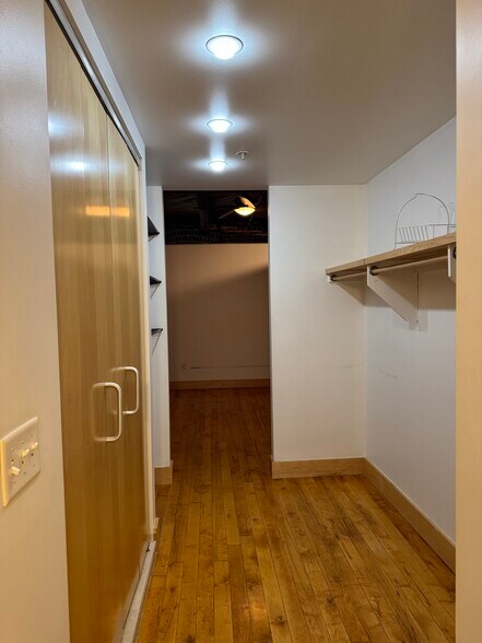 Building Photo - 105 S 9th St