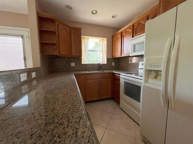 Building Photo - 212 Oxford 400