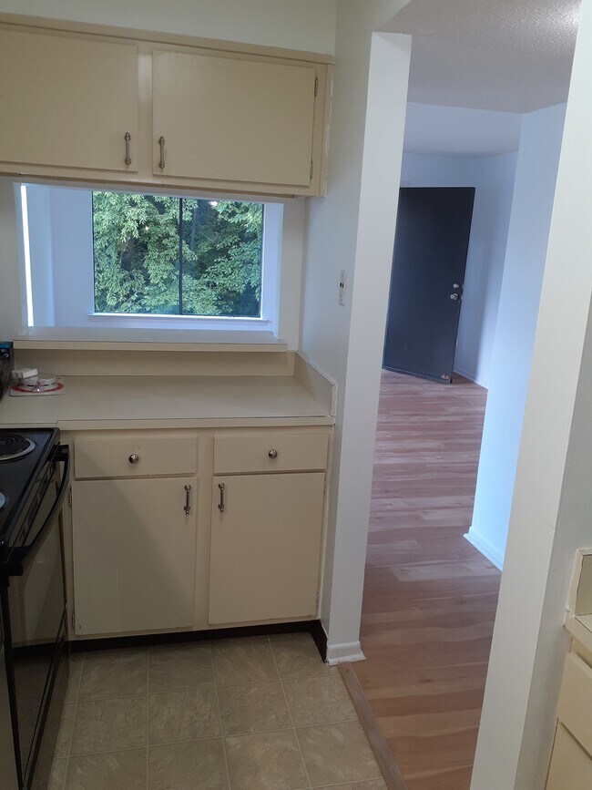 Building Photo - 3350 Altamont S