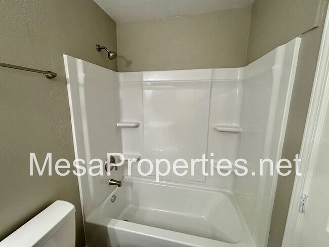Building Photo - 1749 E Fairfield Ct