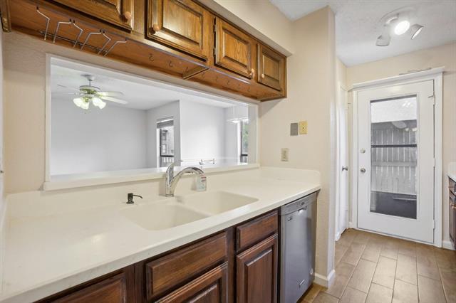 Building Photo - 1301 Memory Ln