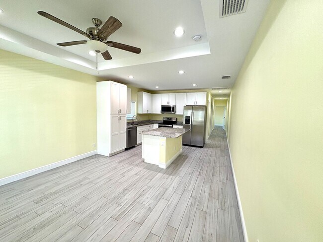 Building Photo - 621 E Virginia Ave