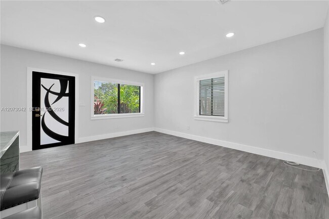 Building Photo - 1566 NE 174th St