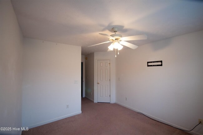 Building Photo - 115 Birdie Ct
