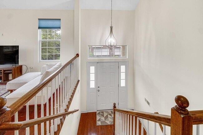 Building Photo - 3 bedroom in Naperville IL 60540