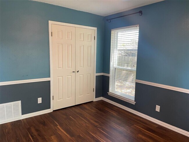 Building Photo - 2404 N Shields Dr