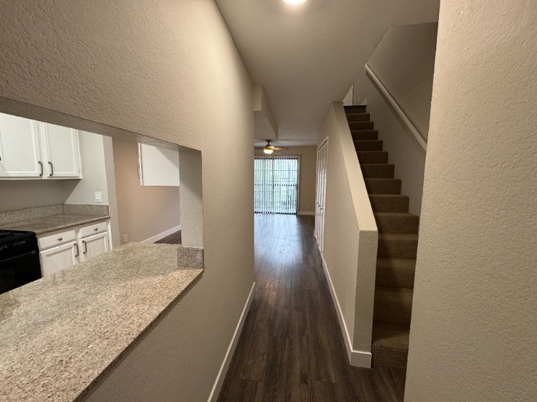 Building Photo - 514 E Valencia Ave