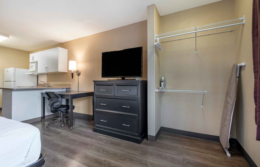 Building Photo - Furnished Studio-Sacramento - Roseville