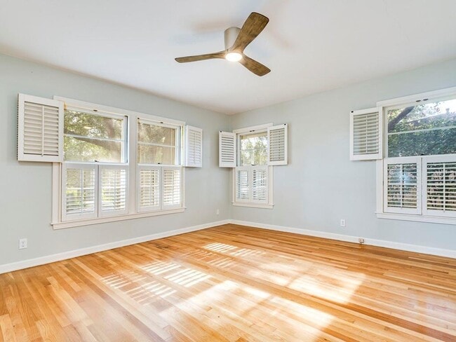 Building Photo - 404 Almarion Dr