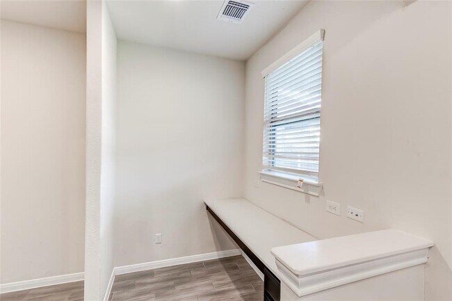 Building Photo - 332 Zuma Dr