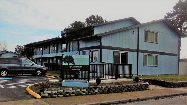 Primary Photo - Cottonwood Manor