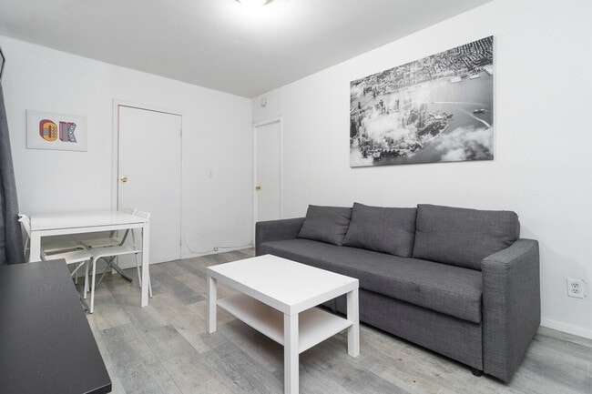 Building Photo - 337 E 94th St