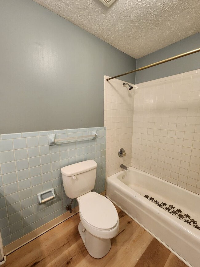 Building Photo - Large Brick Ranch-Rental
