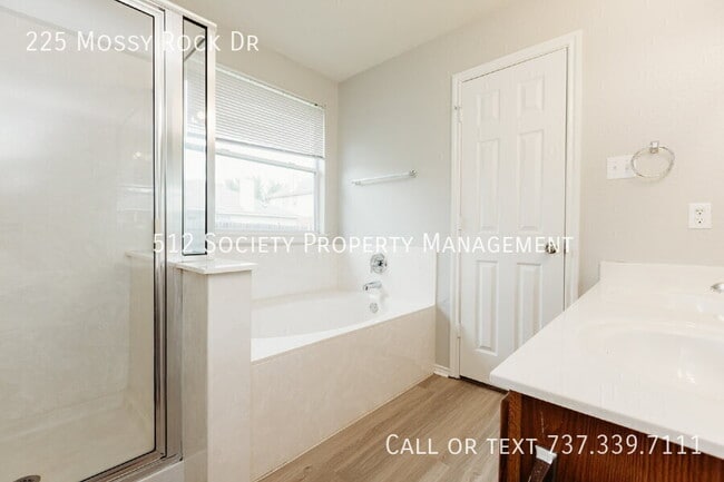 Building Photo - 225 Mossy Rock Dr