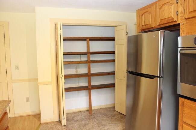 Building Photo - 331 Shore Dr