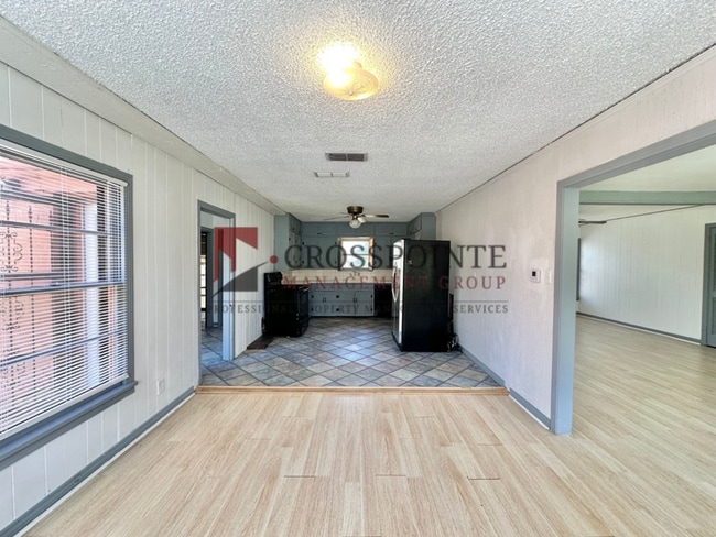 Building Photo - Available! 3/1.5 Single-Family Home in Tyler!