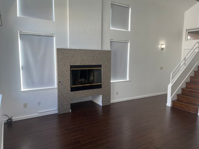 Building Photo - Beautifully Updated 3-Bedroom Townhome in ...