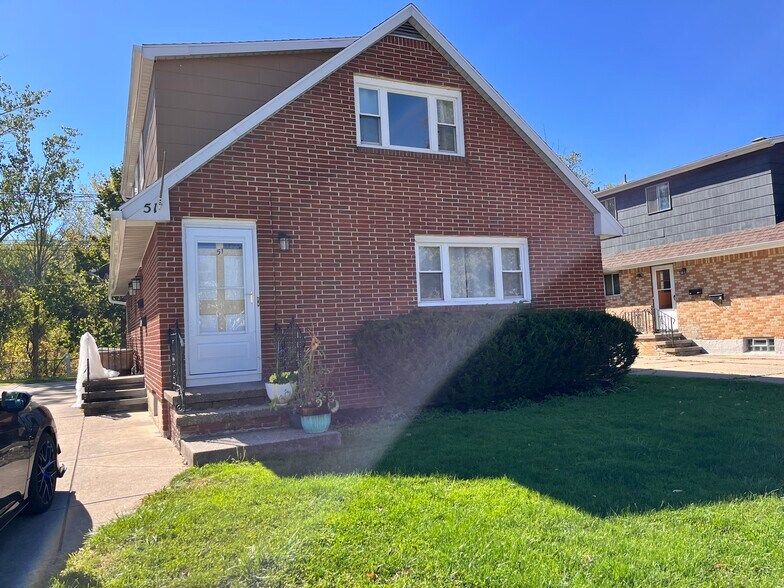 Primary Photo - 51 N Seine Dr
