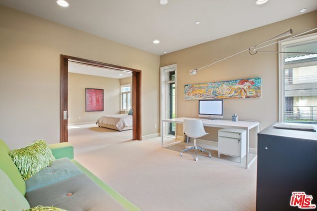 Building Photo - 447 N Doheny Dr