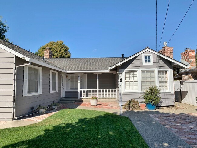 Building Photo - 750 B St