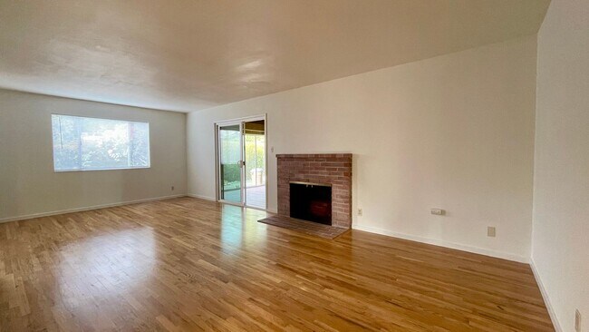 Building Photo - Single-Level in the Anholm Tract Downtown SLO with A/C and Great Backyard