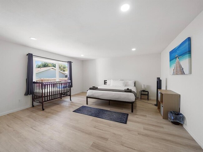 Building Photo - 8007 Beluche Dr