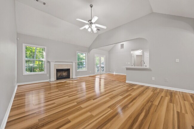 Building Photo - Spacious 3BR/3BA + 2 Bonus Rooms | $2,500/...
