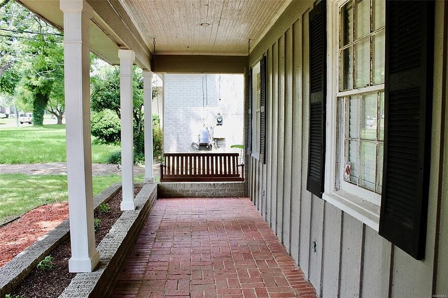 Building Photo - 2069 Gorgas St