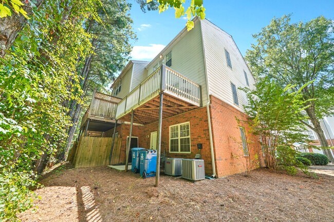 Building Photo - 3 Bedroom Townhome in the Heart of Dulth