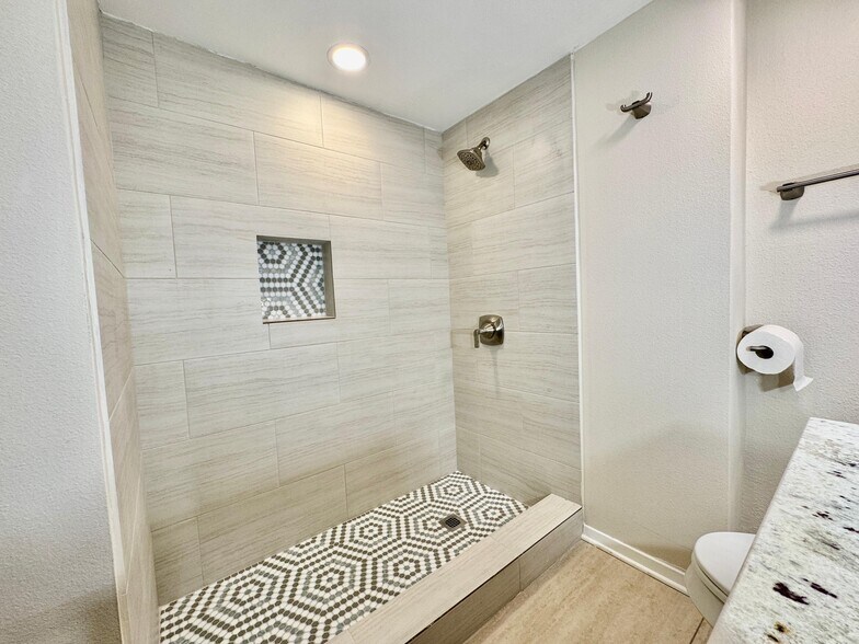 Building Photo - 909 Silber Rd