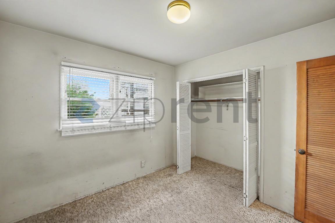 Building Photo - Unit