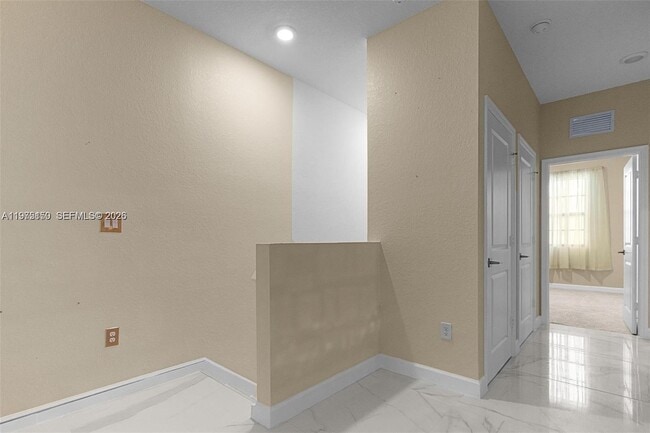 Building Photo - 1130 SW 6th Ct