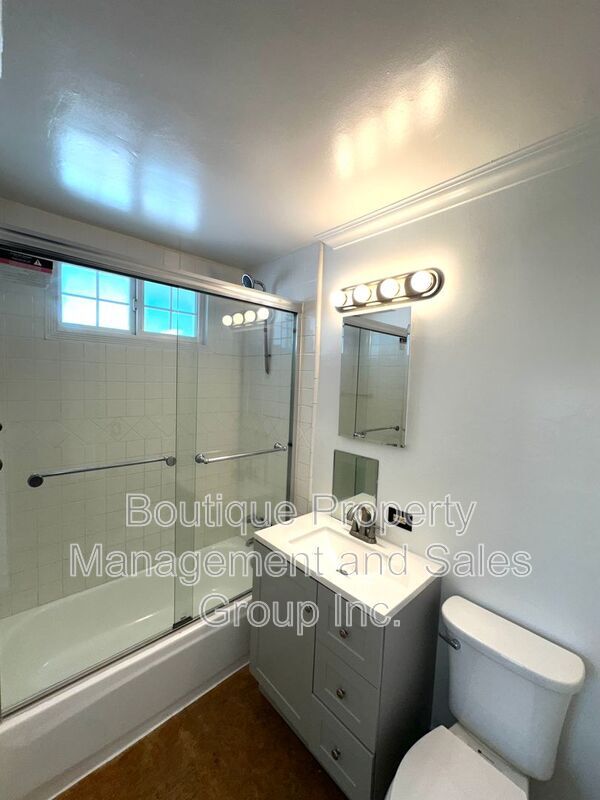 Building Photo - 2285 Santa Ana Ave