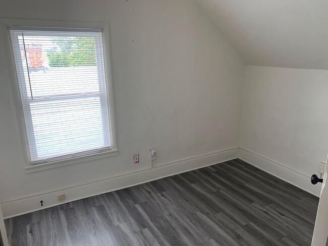 Building Photo - 3 or 4 bedroom (3 bedrooms+ bonus room) Ho...