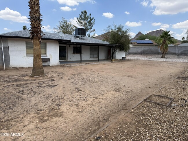 Building Photo - 1019 E Rowlands Ln
