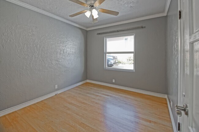 Building Photo - 2809 Carlsbad St