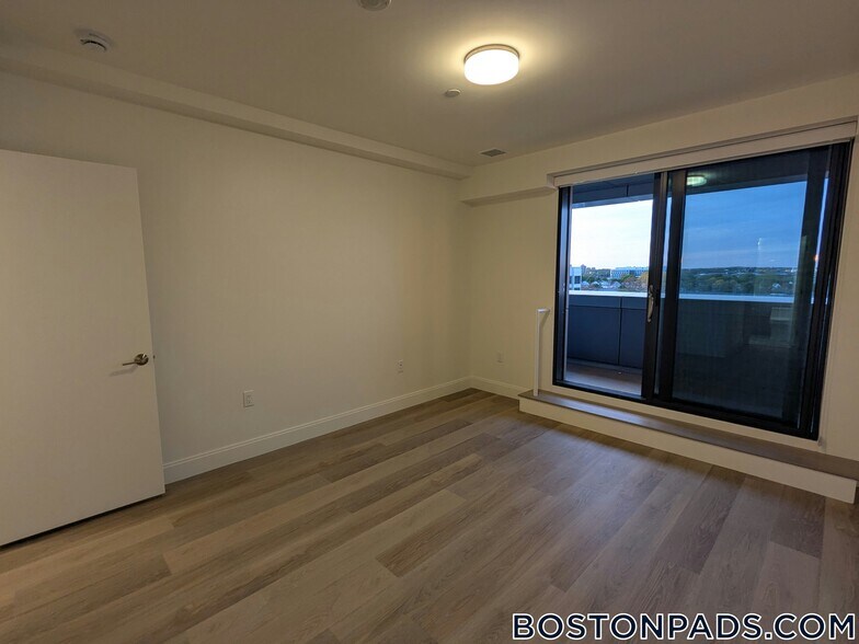 Building Photo - 1079 Commonwealth Ave