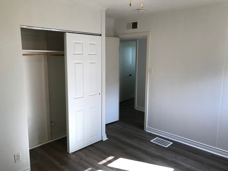 Building Photo - 1984 Pine St