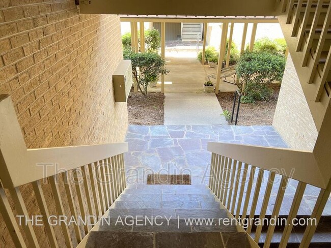 Building Photo - 5260 Crossbow Cir