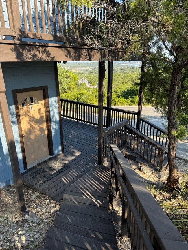 Building Photo - NEW ON MARKET (PRICE DROP!)