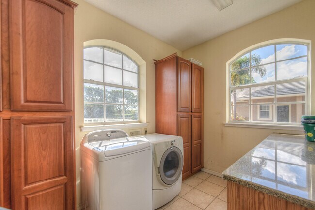 Building Photo - 14911 Equestrian Way