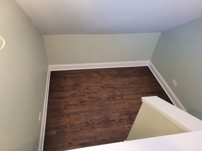 Building Photo - Beautiful Recently Renovated Contemporary ...