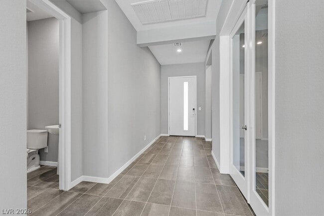 Building Photo - 3367 Stone View Ave