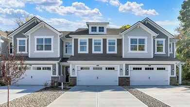 Building Photo - 3 Bedroom 2.5 Bath