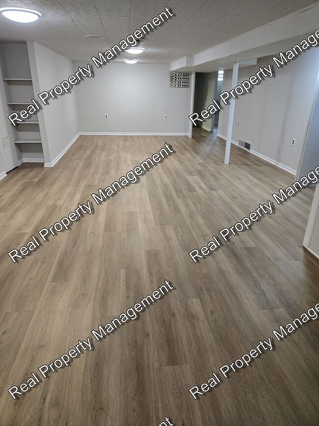 Building Photo - Three Bedroom Ranch
