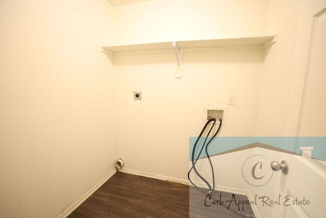 Building Photo - Move in special $800!! Beautiful 3 bed / 2 bath home - Nettleton!!