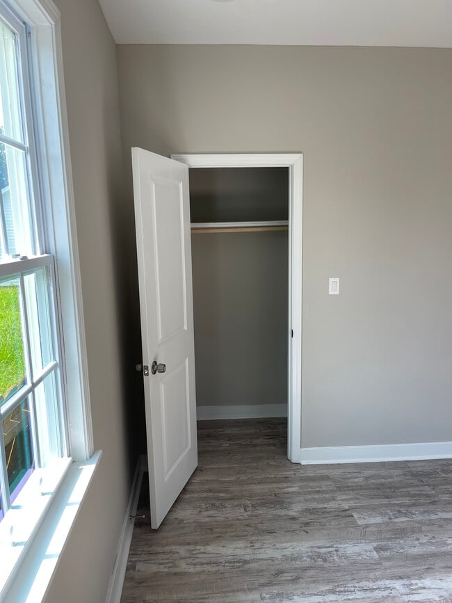 Building Photo - 801 Rockefeller St