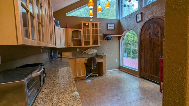 Building Photo - 1412 Springwater Dr